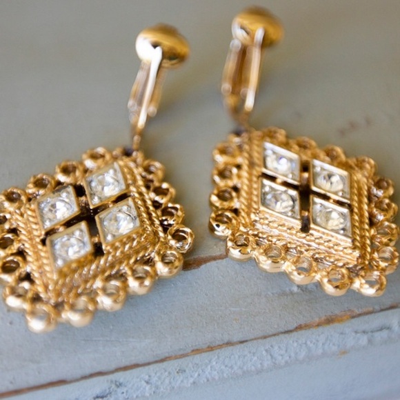 Vintage Sarah Coventry Rhinestone Clip Earrings Gold Rhinestone Party Dangle - Picture 2 of 12
